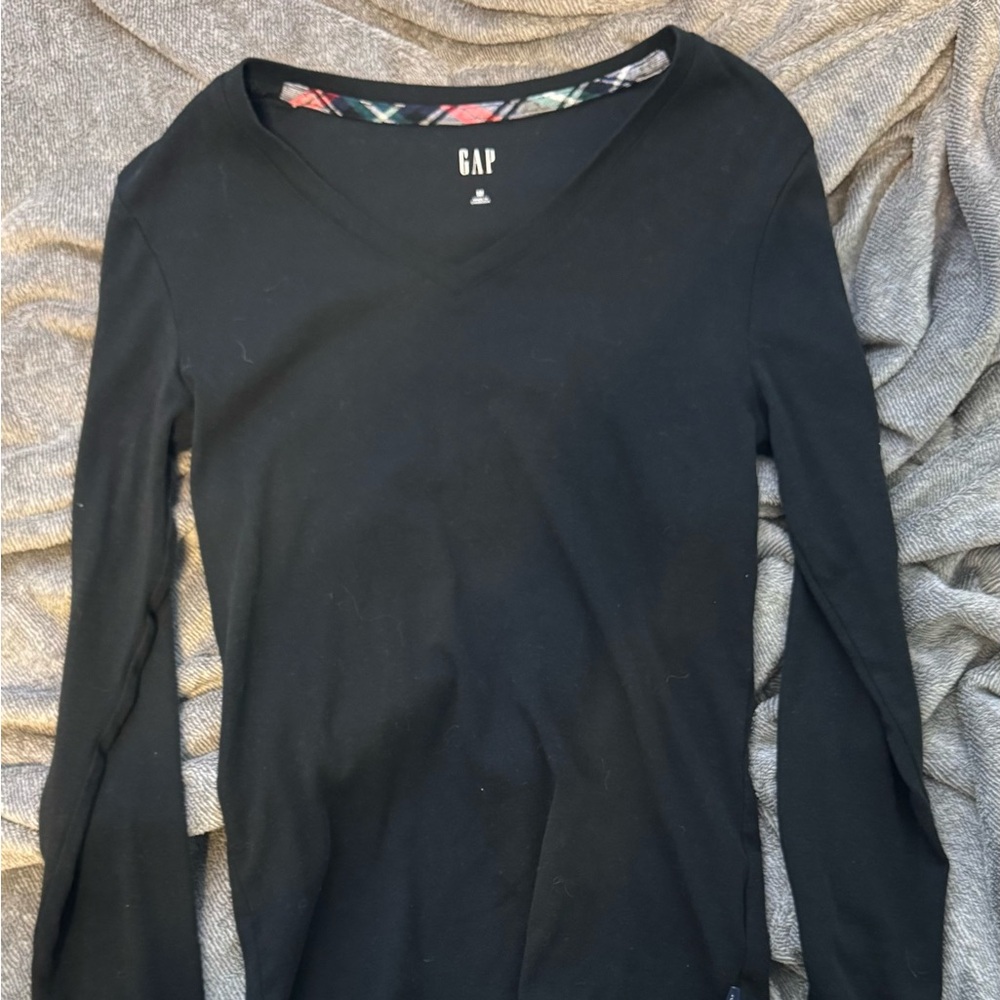 GAP Women's Classic Black V-Neck Long Sleeve Top